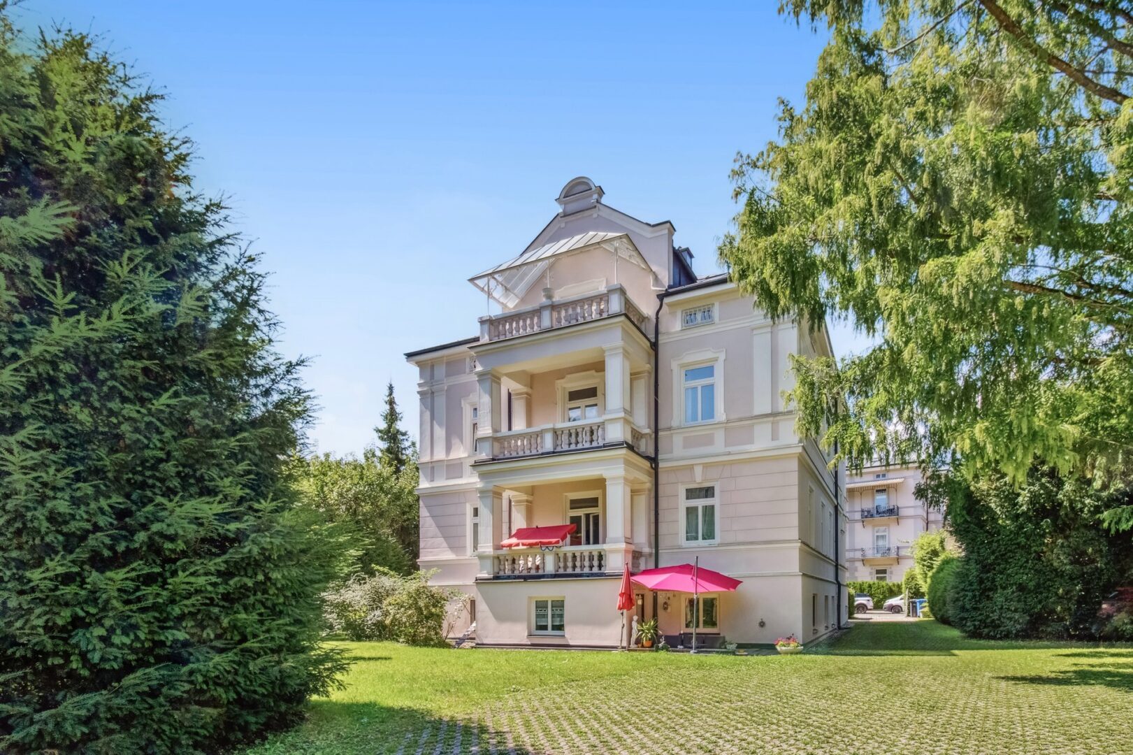 Gebäude Aussen